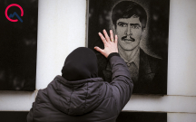 Kiri, qara paltarlı qadın...