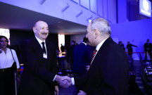 prezidentle-pasinyan-davosda-bir-araya-geldi