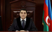 Hakimin oğlu əvvəl arvadını bıçaqladı