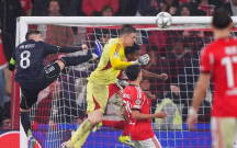 Qapıçı sonuncu dəqiqədə qol vurdu, komandası pley-off-a çıxdı