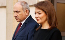 pasinyan-heyat-yoldasi-ile-birlikde-bee-ye-getdi