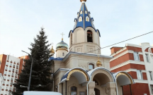 rusiyada-kisi-kilse-ziyaretcilerine-hucum-etdi