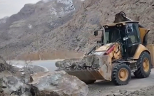 bicenek-yolunda-qaya-ucqunu