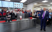 restorana-bas-cekdi-komandasina-hamburger-sifaris-etdi