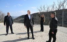 ilham-eliyevle-genc-aile-bascisinin-sohbeti