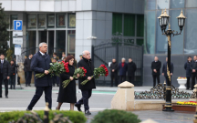 Rəsmilər Xocalı soyqırımı abidəsini ziyarət etdi