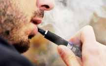 Küçədə elektron siqaret çəkənlər cərimələnəcək