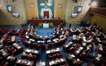 Ali Lideri seçən Şuranın binası iclas zamanı vuruldu