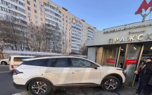 Moskvada Azərbaycan səfirliyinə məxsus maşın qəzaya düşüb