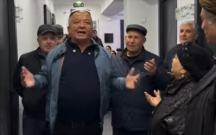 60 manata əl enerjisi ilə “müalicə” edir