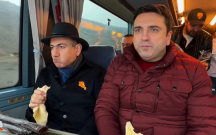 Bu dəfə də avtobusda lavaş yedi