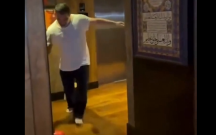 arda-turan-dehlizde-futbol-oynadi