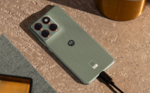 motorola-swarovski-ile-bezedilmis-modellerle-geri-dondu