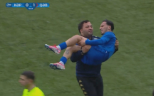 Xərəyi gözləməyib qucağında meydandan çıxardı