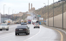 Bibiheybət yolunda torpaq sürüşməsi