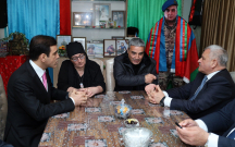 anar-memmedov-terterde-sehid-ailesini-ziyaret-etdi