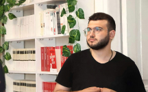 “Görəsən, hələ də baş barmağından saçının ucuna beş qarışdımı?”