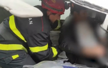 yuk-avtomobilinde-sixili-qalan-surucu-xilas-edildi