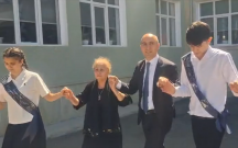 Nazir məzunlarla “Yallı” oynadı