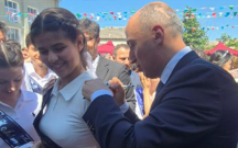 nazir-mezunlarin-koyneyini-bir-bir-imzaladi