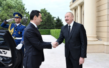 Əliyev həmkarını qarşıladı