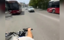 Motosikleti “protiv” sürüb yolda hamıya təhlükə yaratdı