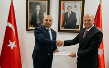 resad-aslanov-etimadnamesinin-suretini-mustafa-cem-gunduze-teqdim-etdi