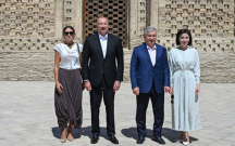 Prezidentlər xanımları ilə Buxaranı gəzdilər