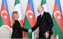 Prezident Melonini təbrik etdi