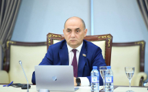deputat-universitetden-qovulan-telebeni-bele-mudafie-etdi