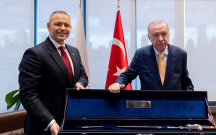 erdoganin-silah-hediyyesine-qilincla-cavab-verdi