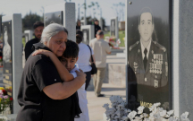 Vətəndaşlar Hərbi Memorial Məzarlığı ziyarət edir