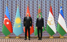 Əliyevi “Avaza” Kompleksində qarşıladı