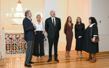 Prezident və ailə üzvləri sərgi ilə tanış oldu