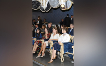 Mehriban Əliyeva qızı və gəlini ilə tamaşada
