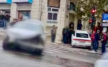Bakının mərkəzində qəzaya düşən maşın səkiyə çıxdı