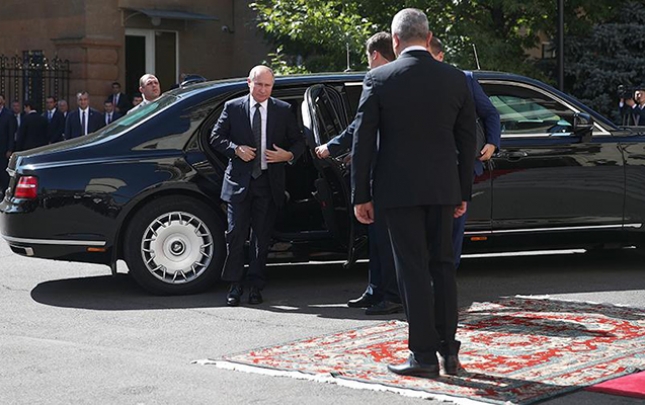 Yerevanda Putinlə jurnalist arasında gərgin anlar