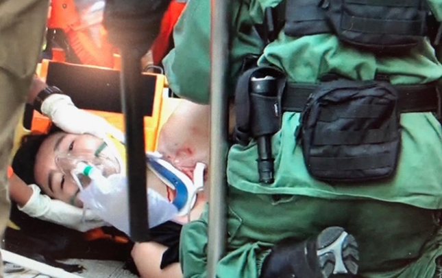 Honkonqda polis nümayişçini güllələdi