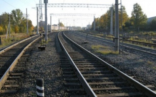 suret-qatarinin-qarsisina-cixan-piyada-oldu