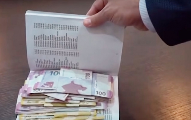 isden-cixarilan-bagca-mudiri-10-neferden-kulli-miqdarda-pul-alibmis