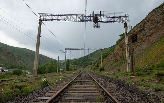 ermenistan-azerbaycan-istiqametinde-demir-yolu-xettinin-berpasina-baslayir