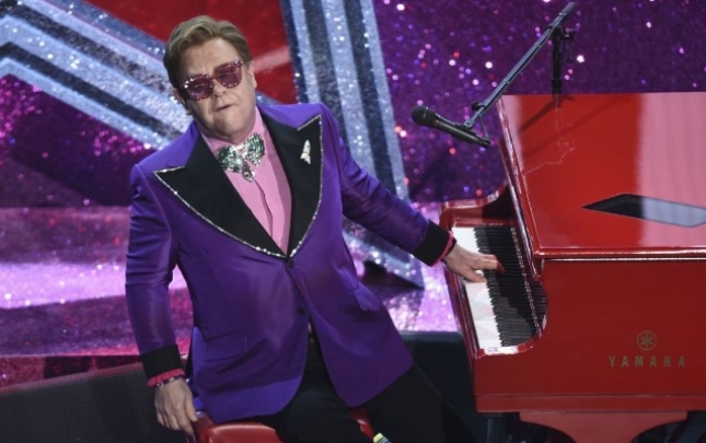 Elton Con ukraynalıya görə çıxışını yarıda kəsdi
