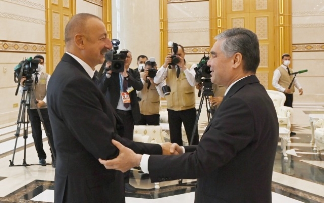 İlham Əliyev Türkmənistanın eks-prezidenti ilə görüşdü