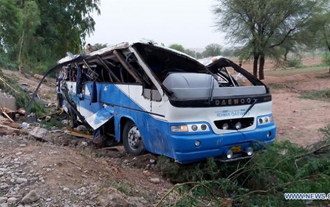 Pakistanda avtobus qəzası oldu, xeyli sayda ölən var