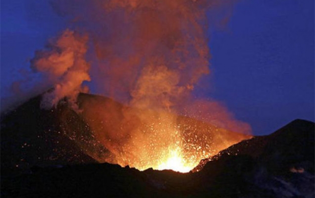Yava adasında vulkan yenidən püskürdü, onlarla insan