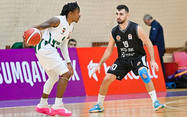 azerbaycan-cempionatinda-basketbolcudan-fantastik-atis