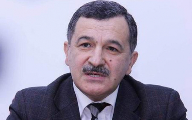 az-qaldim-oglanin-elini-sixim