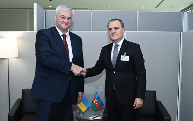 sibiqa-ceyhun-bayramova-zeng-etdi