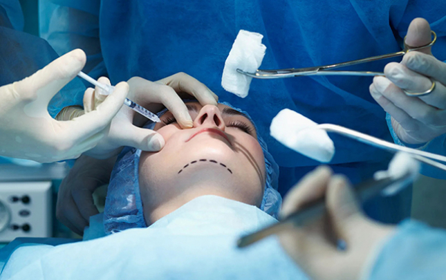 estetik-emeliyyatda-deymis-zererin-kompensasiyasi-kimden-teleb-edile-biler