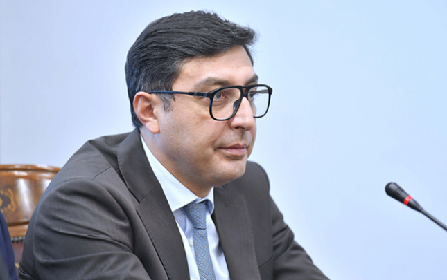 nazir-ozune-yeni-musavir-teyin-etdi